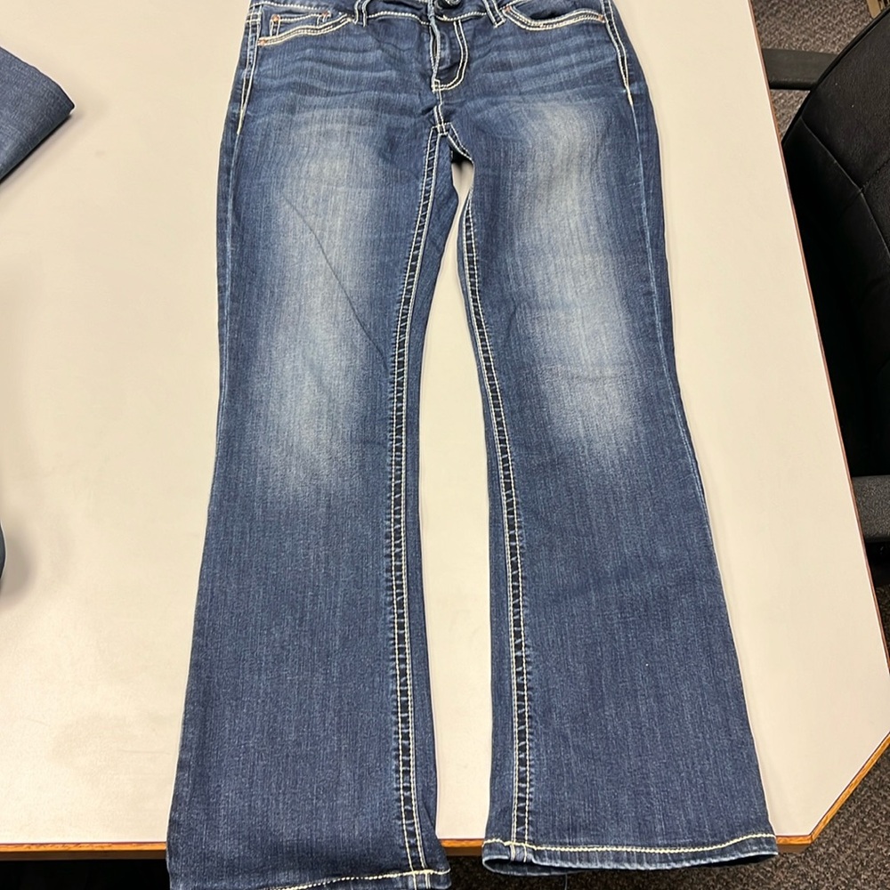 Day trip Virgo bootcut 29L like new design on pockets